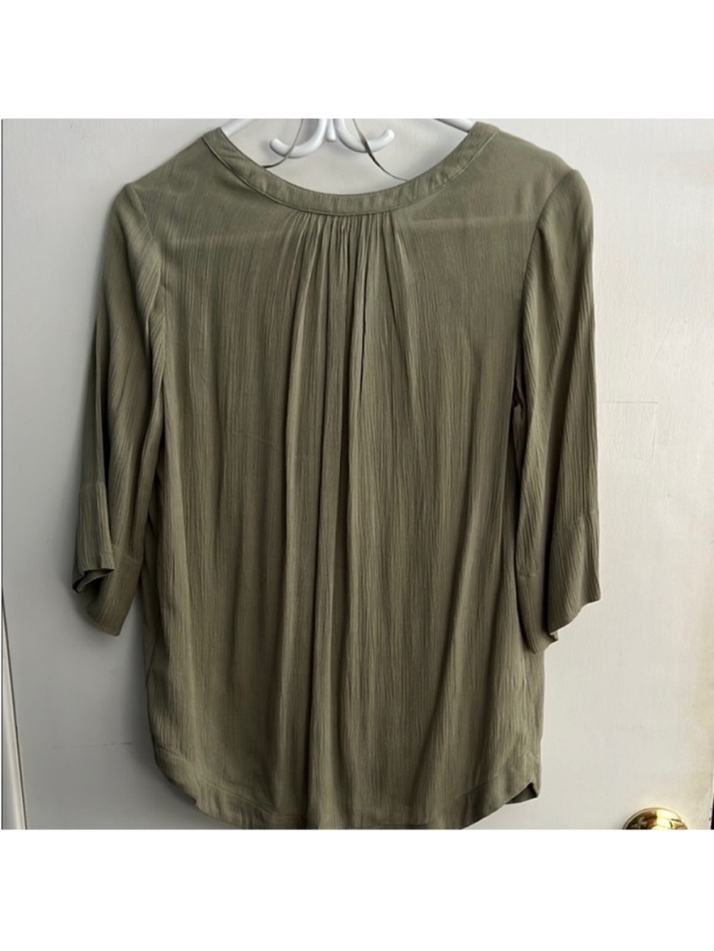 Roots • Women’s XS • Relaxed Fit • V-Neck 3/4 Sleeve Blouse • Sage Green - Picture 7 of 8